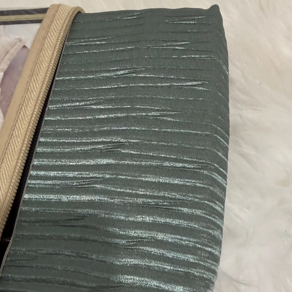 Suite 109 King pebbled satin duvet cover, two matching standard pillowcases NWT - Picture 6 of 6